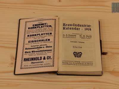Notiamo poi che nelle teche sono conservate litografie e calendati di fine 800/inizio 900 su cui sono scritte varie ricette di birra